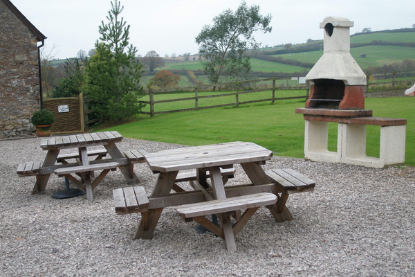 Swift Cottage Devon About communal areas outdoor benches