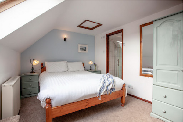 Swift Cottage Devon About main bedroom (600 × 400 px)